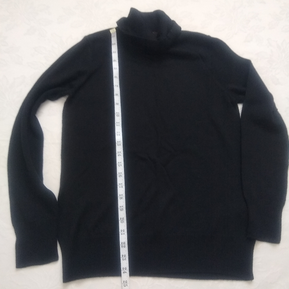 Black turtleneck fine soft wool sweater - Picture 7 of 8